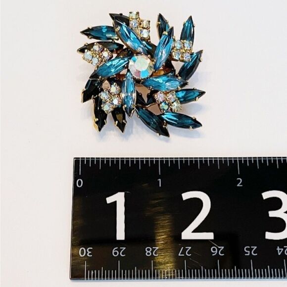 Beautiful Vintage Rhinestone Brooch - Picture 4 of 11